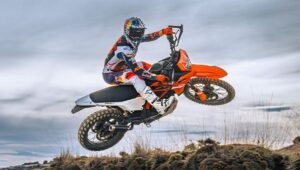 ₹3.54 लाख में लॉन्च हुई KTM 390 Enduro R, 230mm सस्पेंशन और 272mm ग्राउंड क्लीयरेंस के साथ