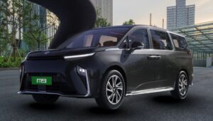 MG M9 Electric MPV बनी चलता-फिरता लाउंज, ₹70 लाख तक में 90kWh बैटरी और 550KM रेंज