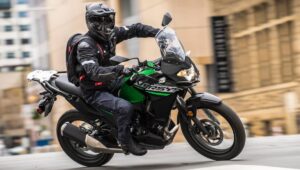 ₹3.49 लाख में लॉन्च हुई 2026 Kawasaki Versys-X 300, एडवेंचर राइडर्स के लिए क्या है खास?