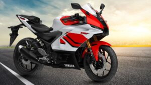 Yamaha R3 का 70th Anniversary Edition हुआ लॉन्च, झलक देखते ही हार बैठेंगे दिल