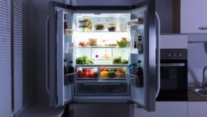 सर्दियों में अपने रेफ्रिजरेटर का कैसे करें देखभाल? ये छोटी भूल करा देगी हजारों का नुकसान